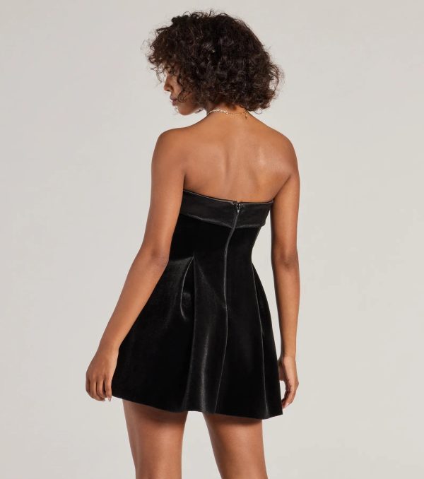Ella Strapless Pleated Velvet Skater Dress - Image 2