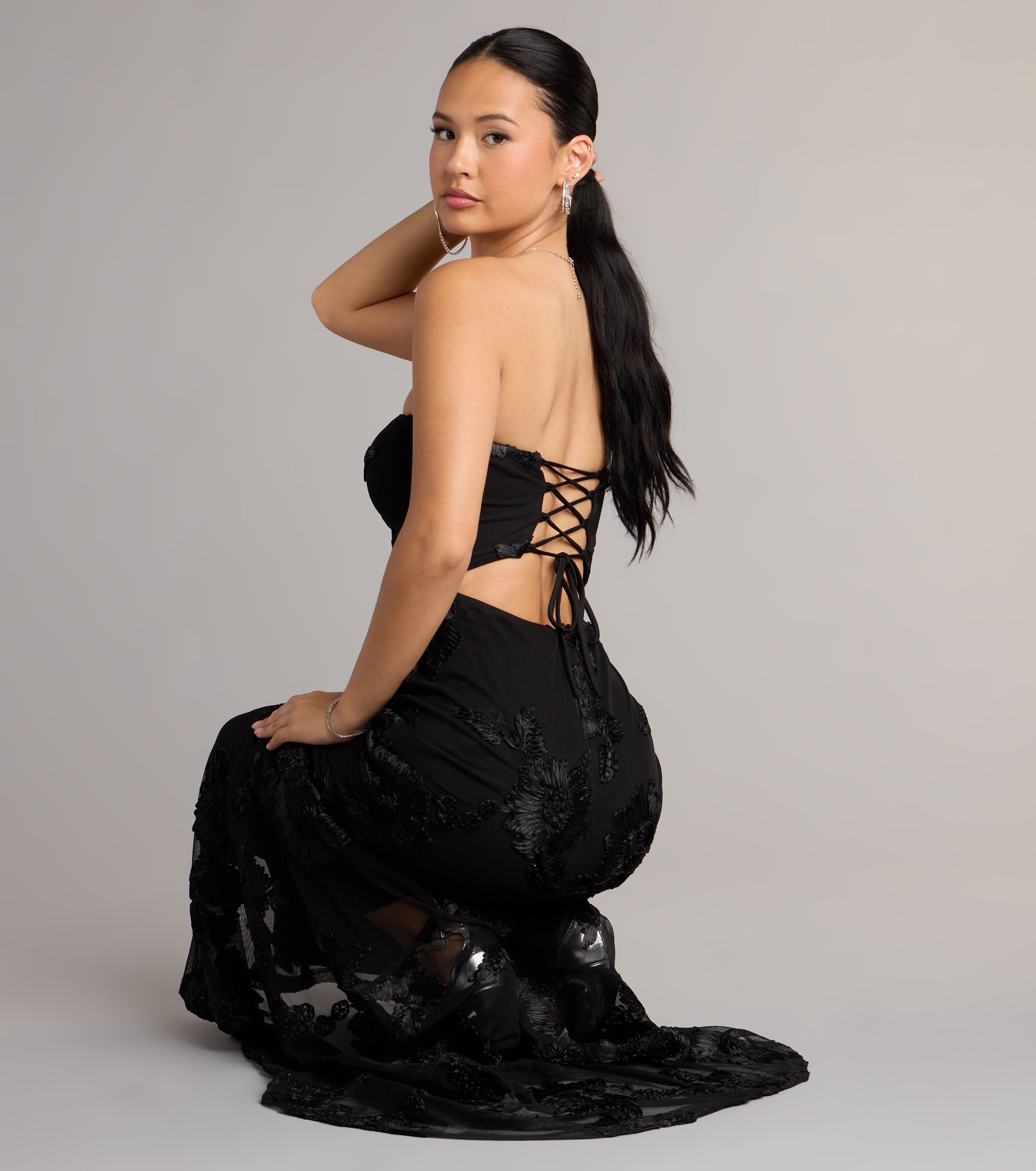 Ariela Lace-Up Cutout Mermaid Formal Dress - Image 6