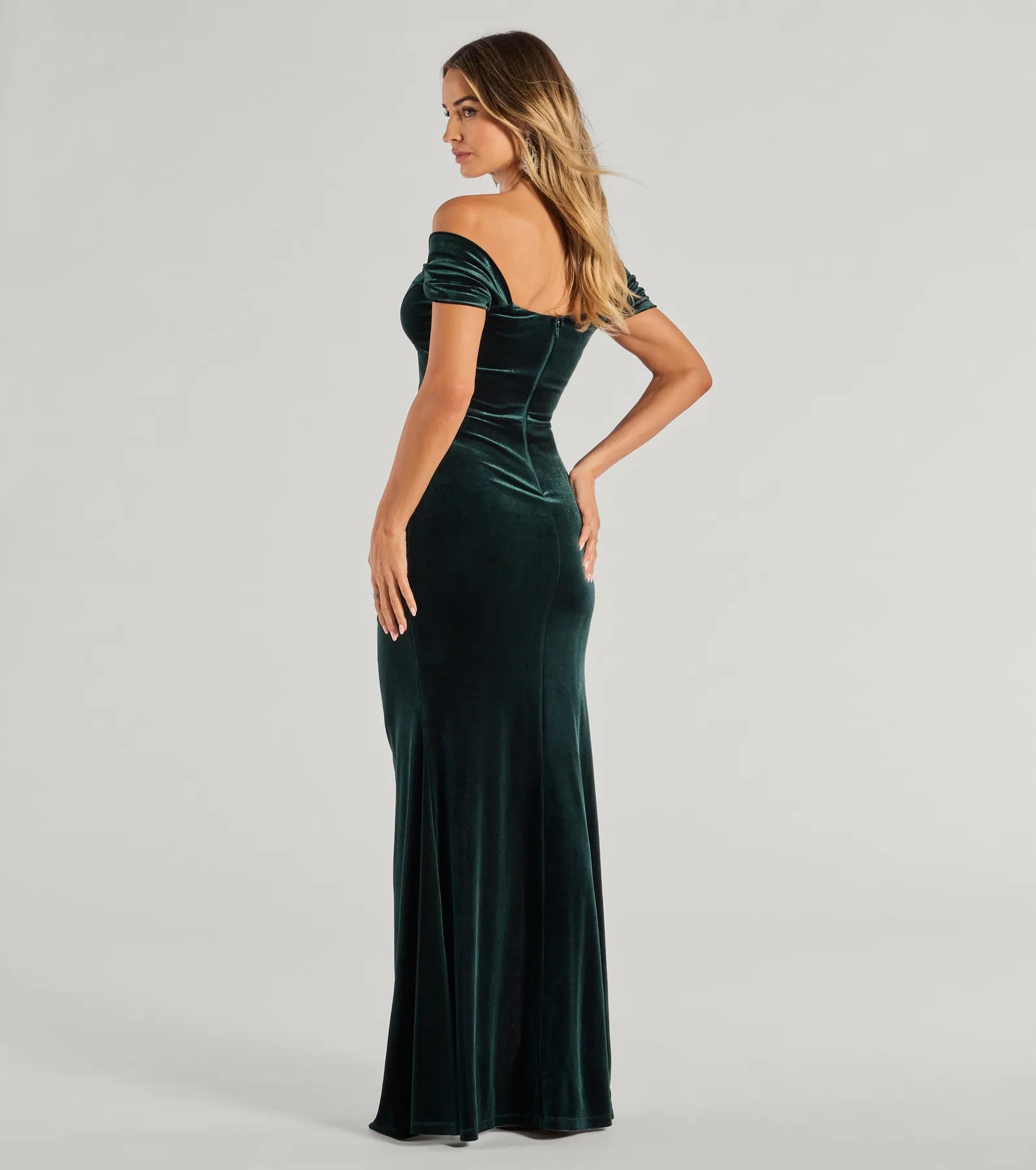 Aubrielle Off The Shoulder Corset Velvet Mermaid Dress - Image 2