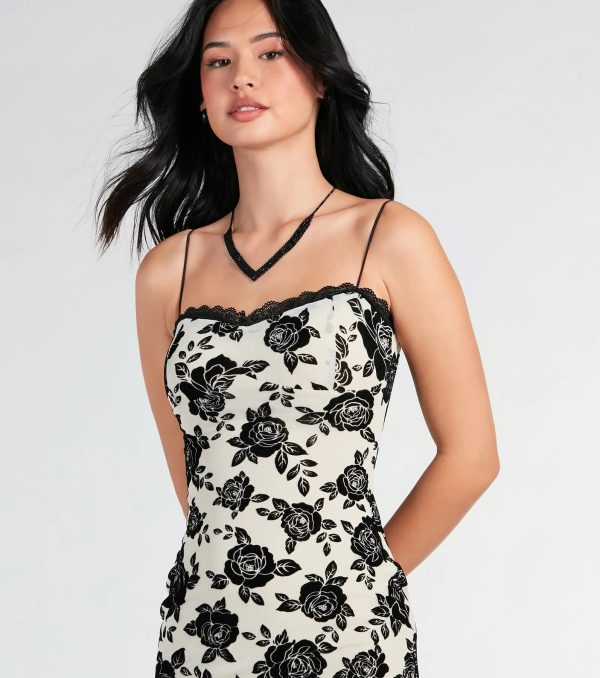 Irresistible Romance Rose Velvet Lace Midi Dress - Image 4