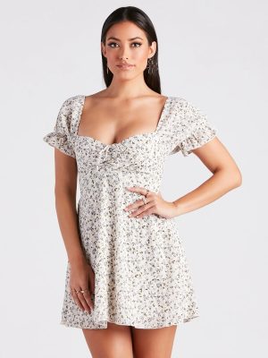 Cute View Ditsy Floral Chiffon Skater Dress