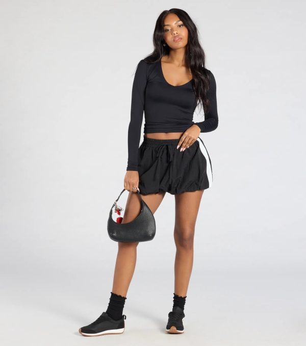 Start With The Basic V-Neck Crop Top - Image 3