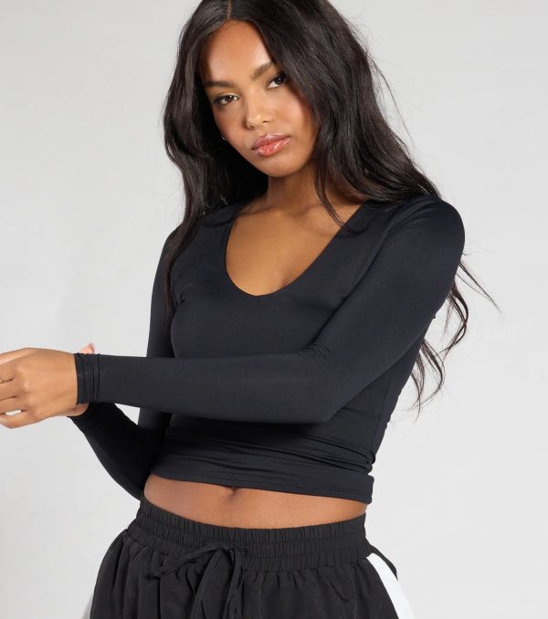 Start With The Basic V-Neck Crop Top - Image 4