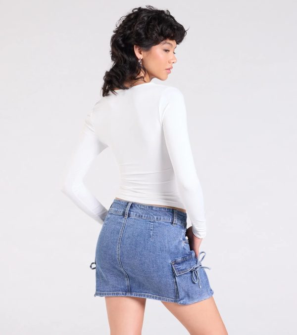 Start With The Basic V-Neck Crop Top - Image 10