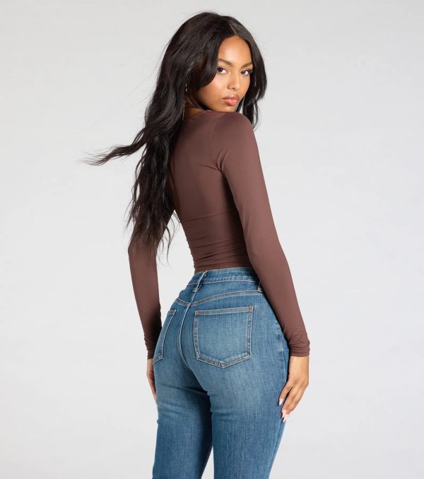 Start With The Basic V-Neck Crop Top - Image 6