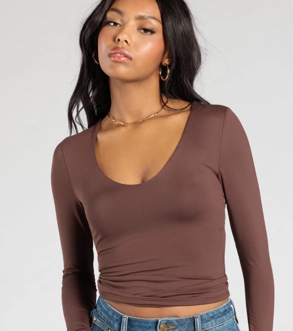 Start With The Basic V-Neck Crop Top - Image 8