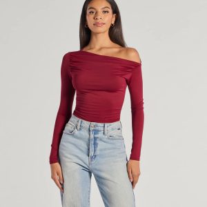 Chic Showstopper Off-The-Shoulder Top