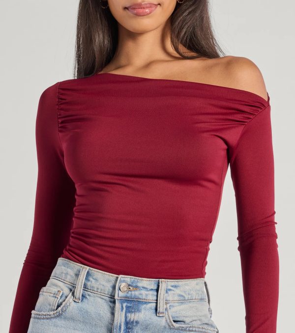 Chic Showstopper Off-The-Shoulder Top - Image 4