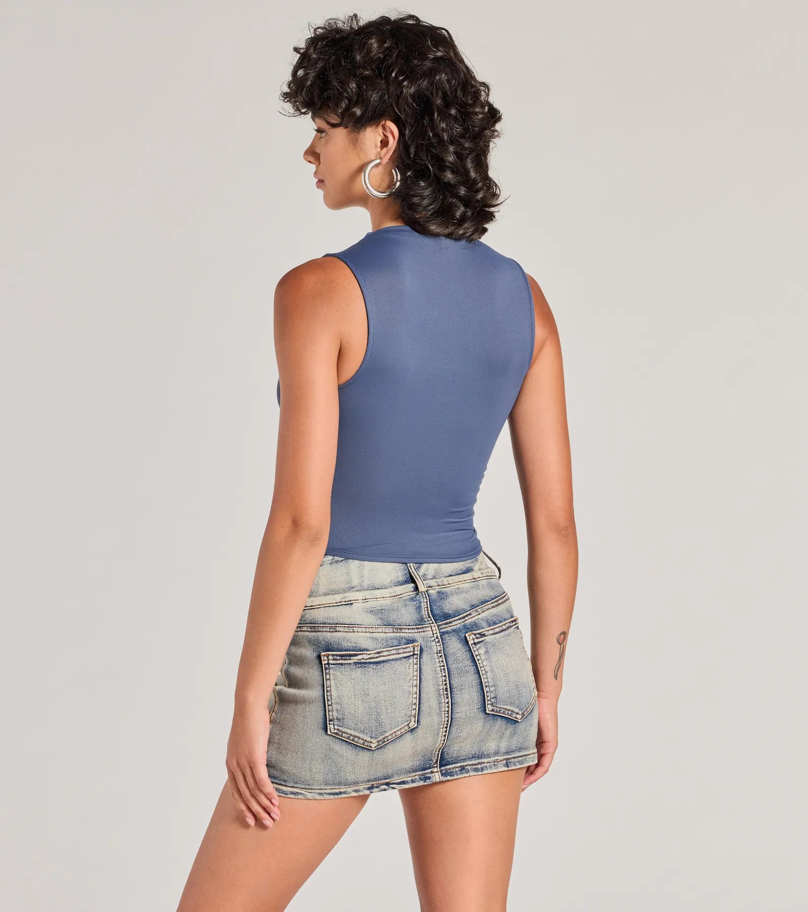 Stylish Basic Sleeveless Mock Neck Crop Top - Image 6