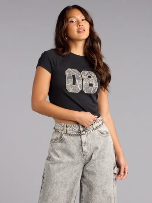 Varsity Vibes 08 Graphic Tee