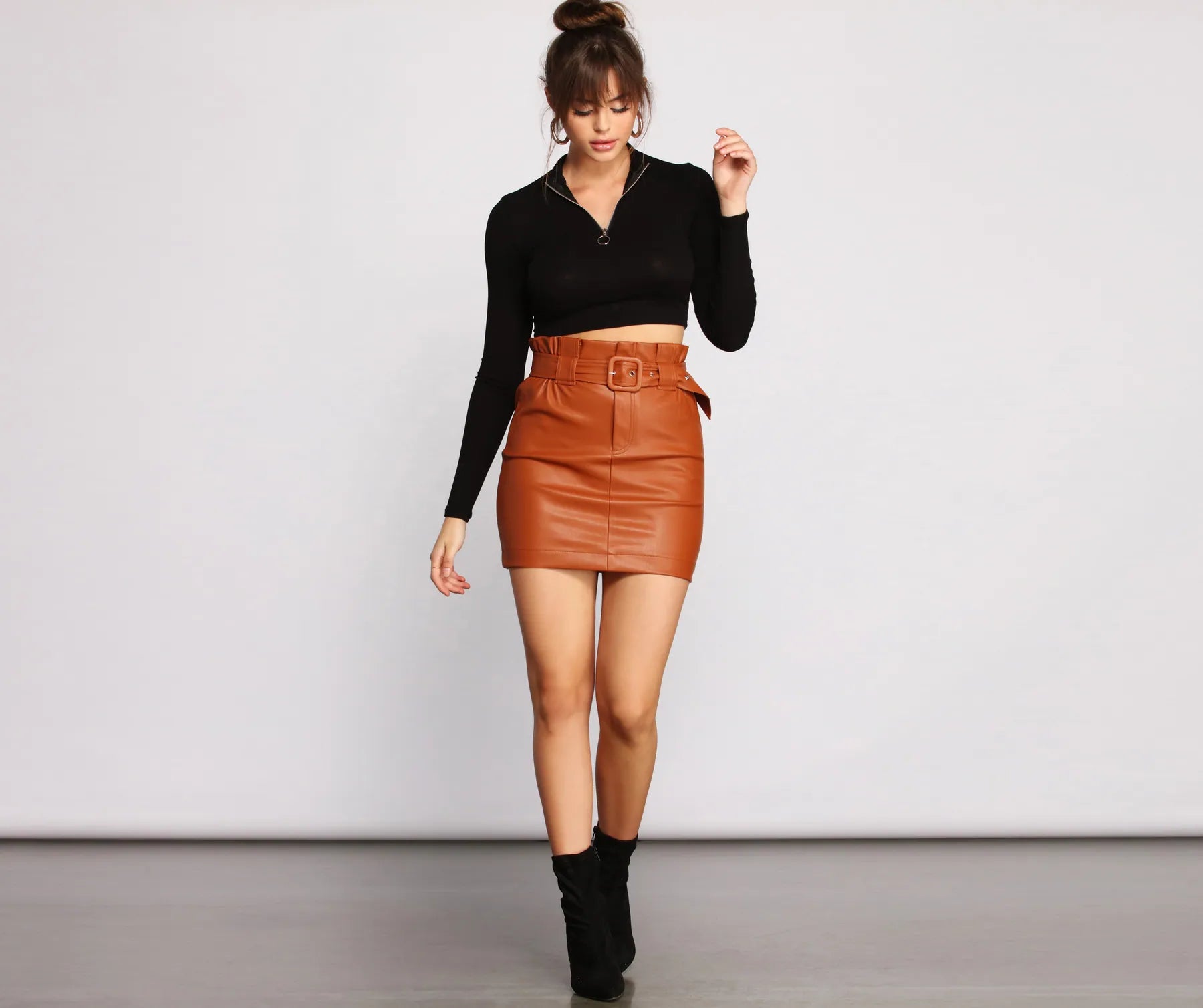 Sporty Chic Zip-Up Crop Top - Image 8
