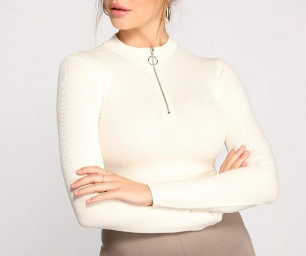 Sporty Chic Zip-Up Crop Top - Image 4
