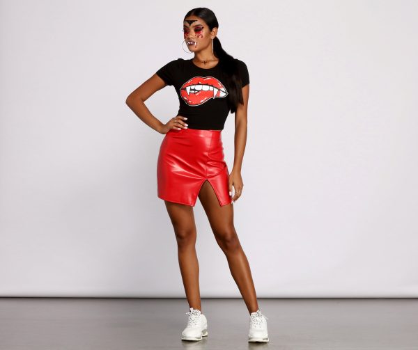 Bite Me Graphic Cropped Tee - Image 4