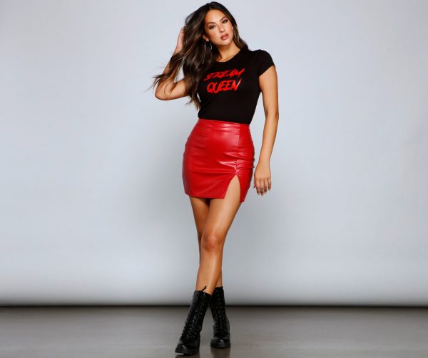 Scream Queen Halloween Graphic Tee - Image 4