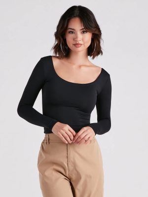 Clean Lines Scoop Neck Seamless Top