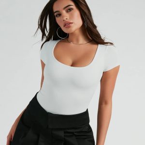 Smooth Silhouette Scoop Neck Short Sleeve Bodysuit