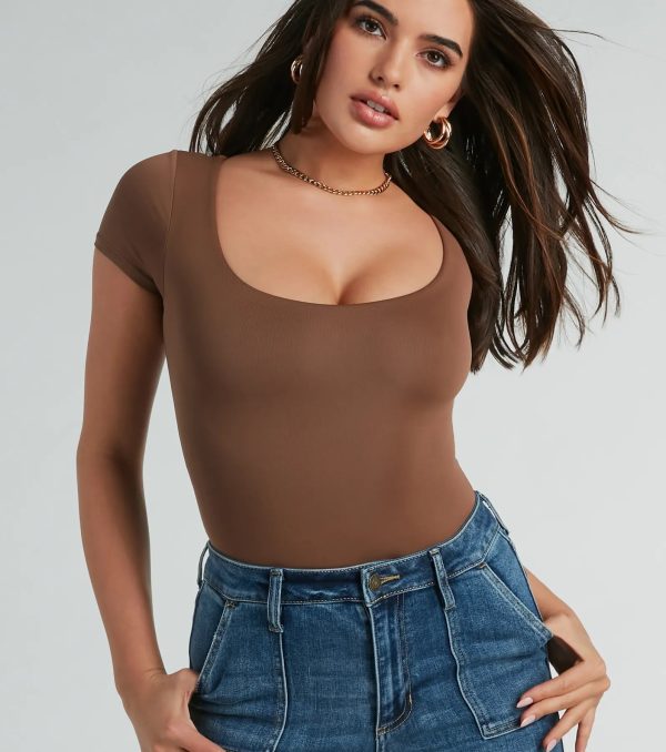Smooth Silhouette Scoop Neck Short Sleeve Bodysuit - Image 5