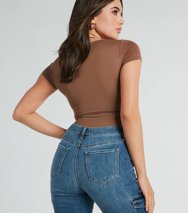 Smooth Silhouette Scoop Neck Short Sleeve Bodysuit - Image 6