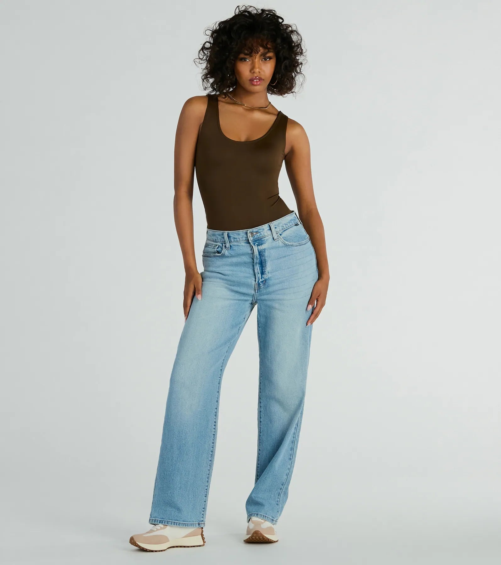 Smooth Silhouette Sleeveless Scoop Neck Bodysuit - Image 15