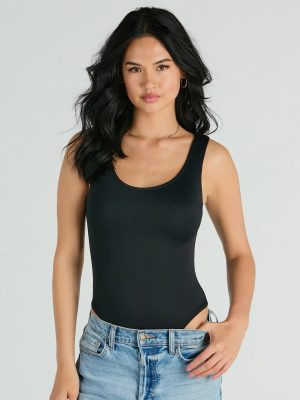 Smooth Silhouette Sleeveless Scoop Neck Bodysuit