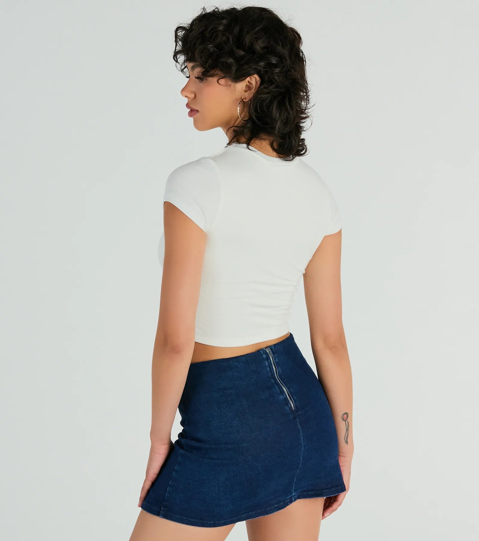 Effortless Style Short Sleeve Ribbed Knit Crop Top - Image 2
