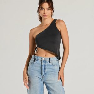 Mentionable Flirt One-Shoulder Asymmetrical Crop Top