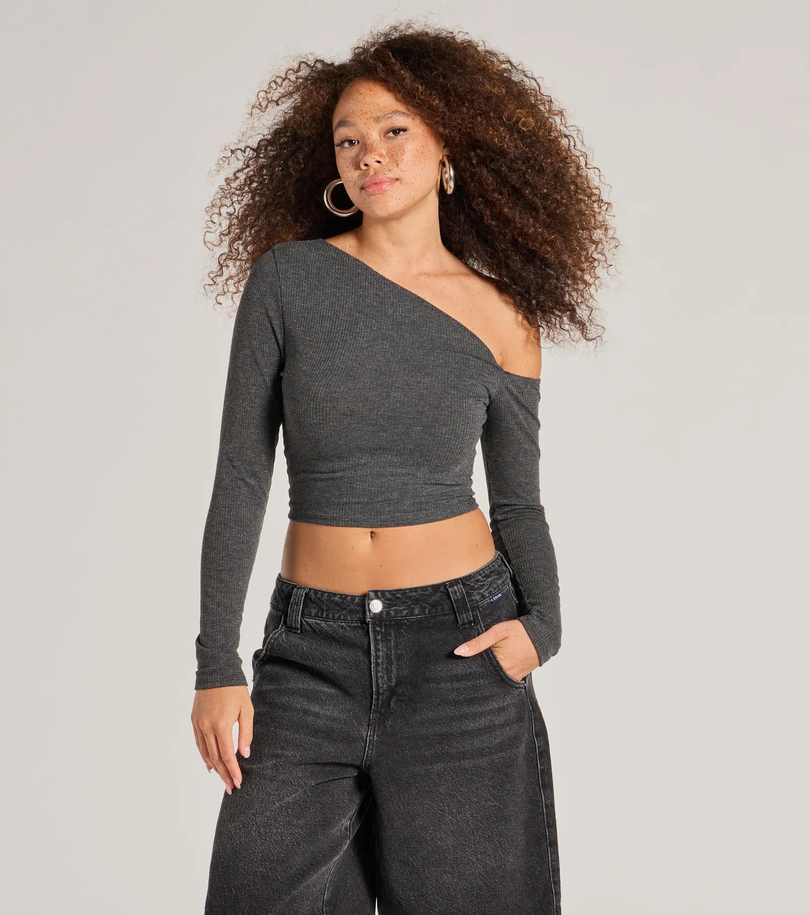 Effortlessly Chic One-Shoulder Ribbed Crop Top - Image 5