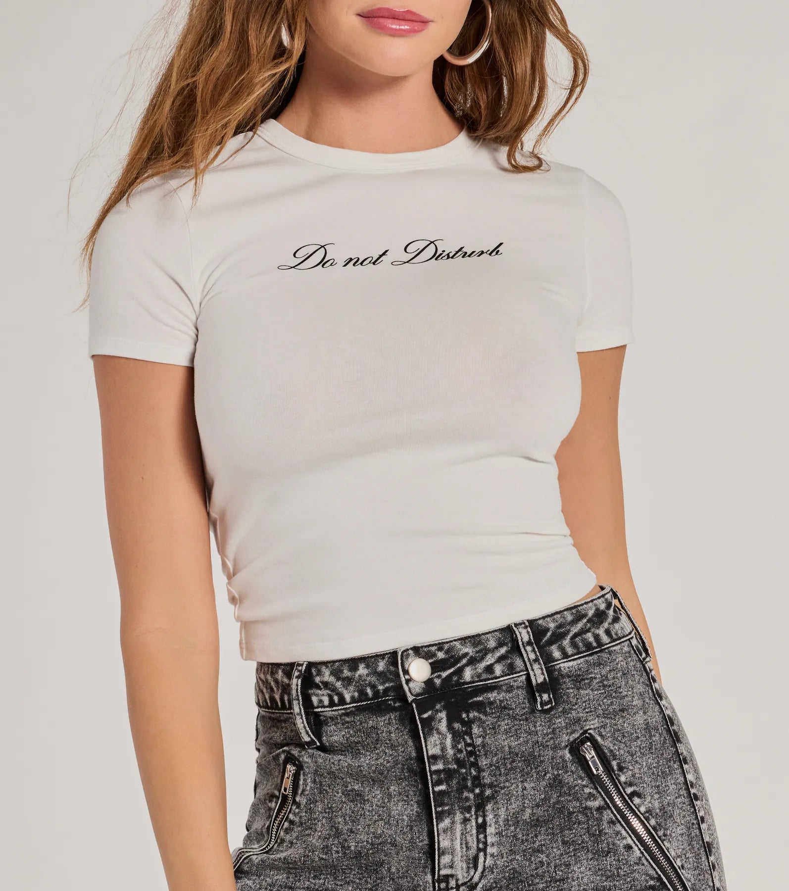 Do Not Disturb Cropped Graphic Tee - Image 4