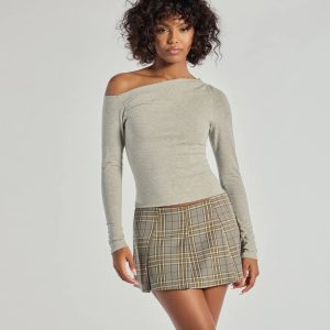 Chic Detail Off-Shoulder Long Sleeve Top