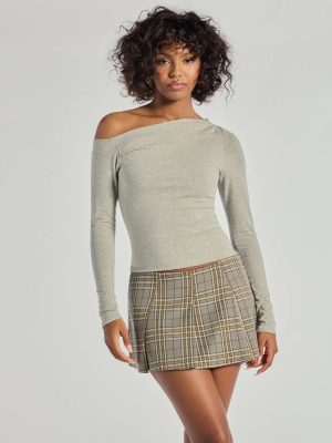 Chic Detail Off-Shoulder Long Sleeve Top