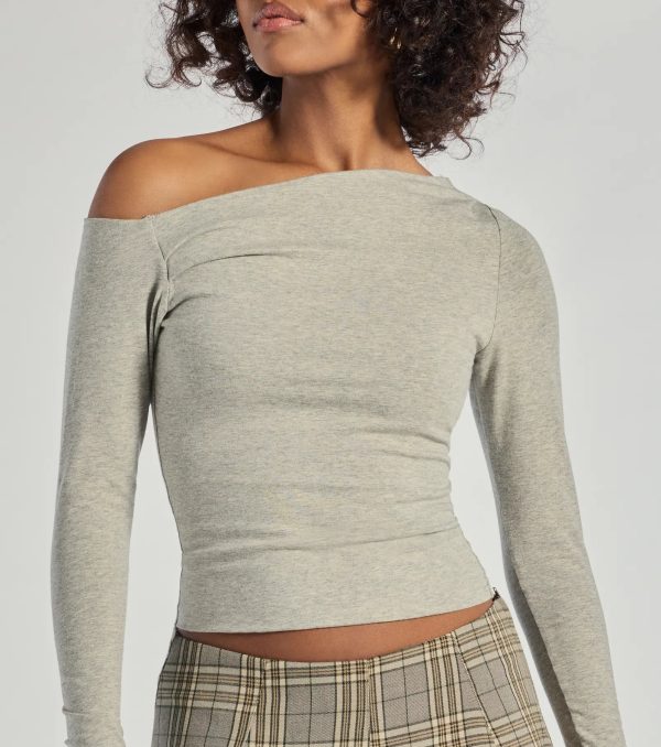 Chic Detail Off-Shoulder Long Sleeve Top - Image 4