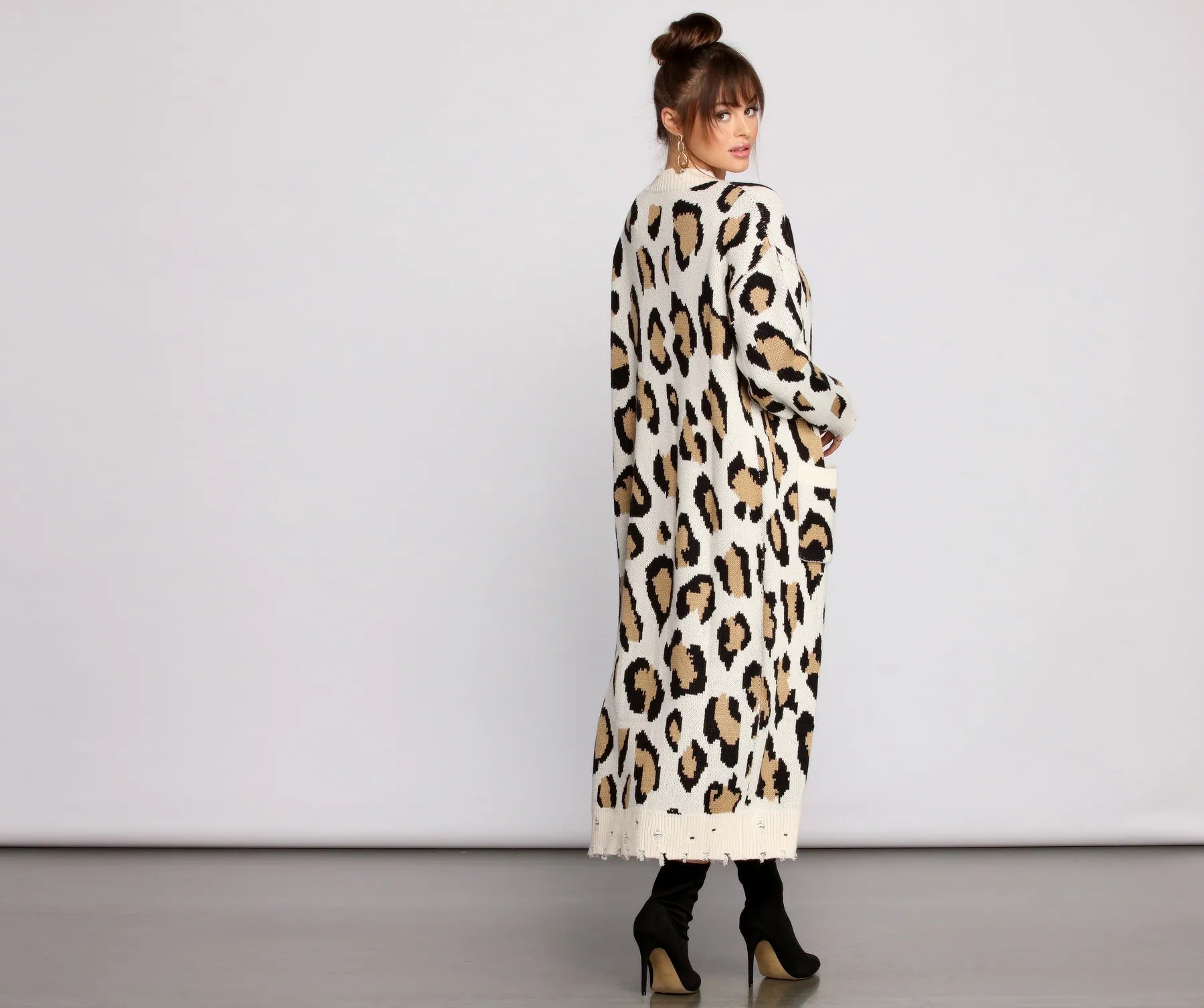 Stylishly Spotted Leopard Print Duster - Image 2