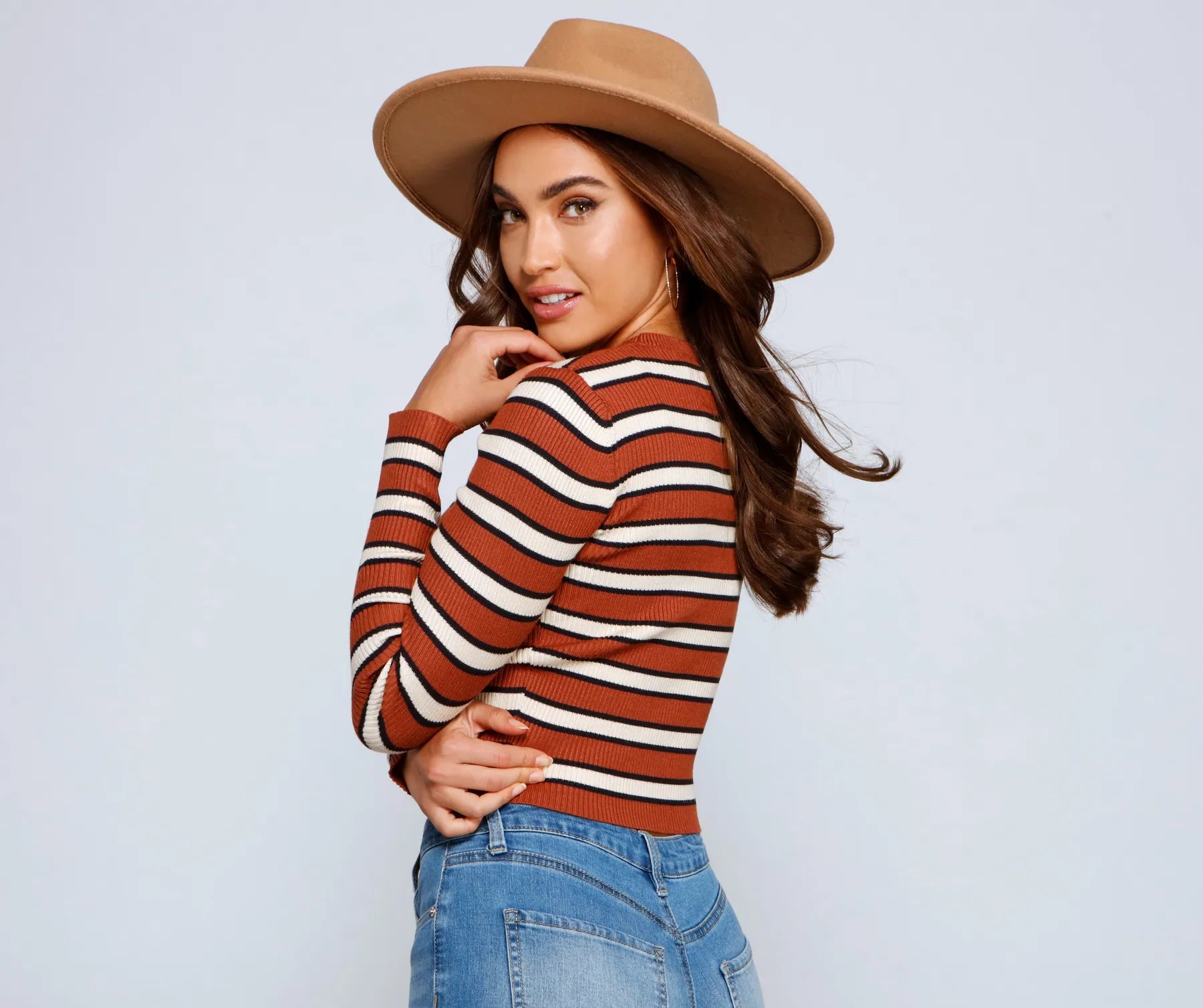 Trendsetting Babe Cropped Sweater - Image 2
