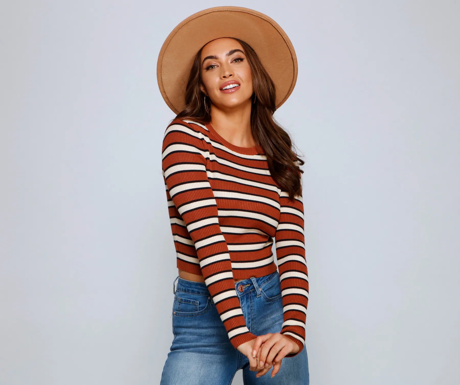 Trendsetting Babe Cropped Sweater - Image 3
