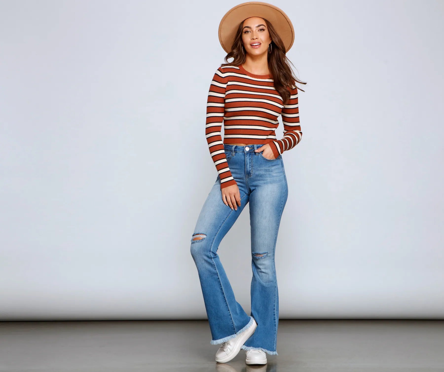 Trendsetting Babe Cropped Sweater - Image 4