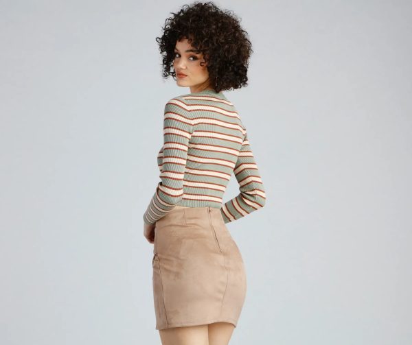 Trendsetting Babe Cropped Sweater - Image 6
