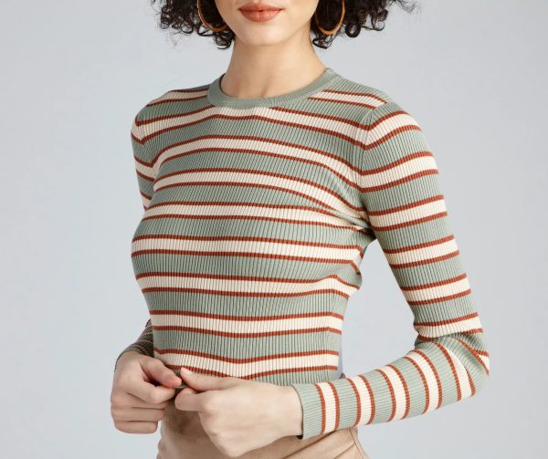 Trendsetting Babe Cropped Sweater - Image 7
