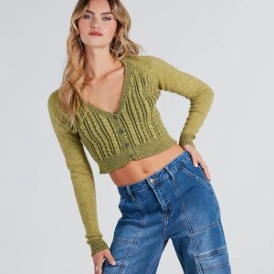 Fashionable Cozy Cable Knit Crop Cardigan