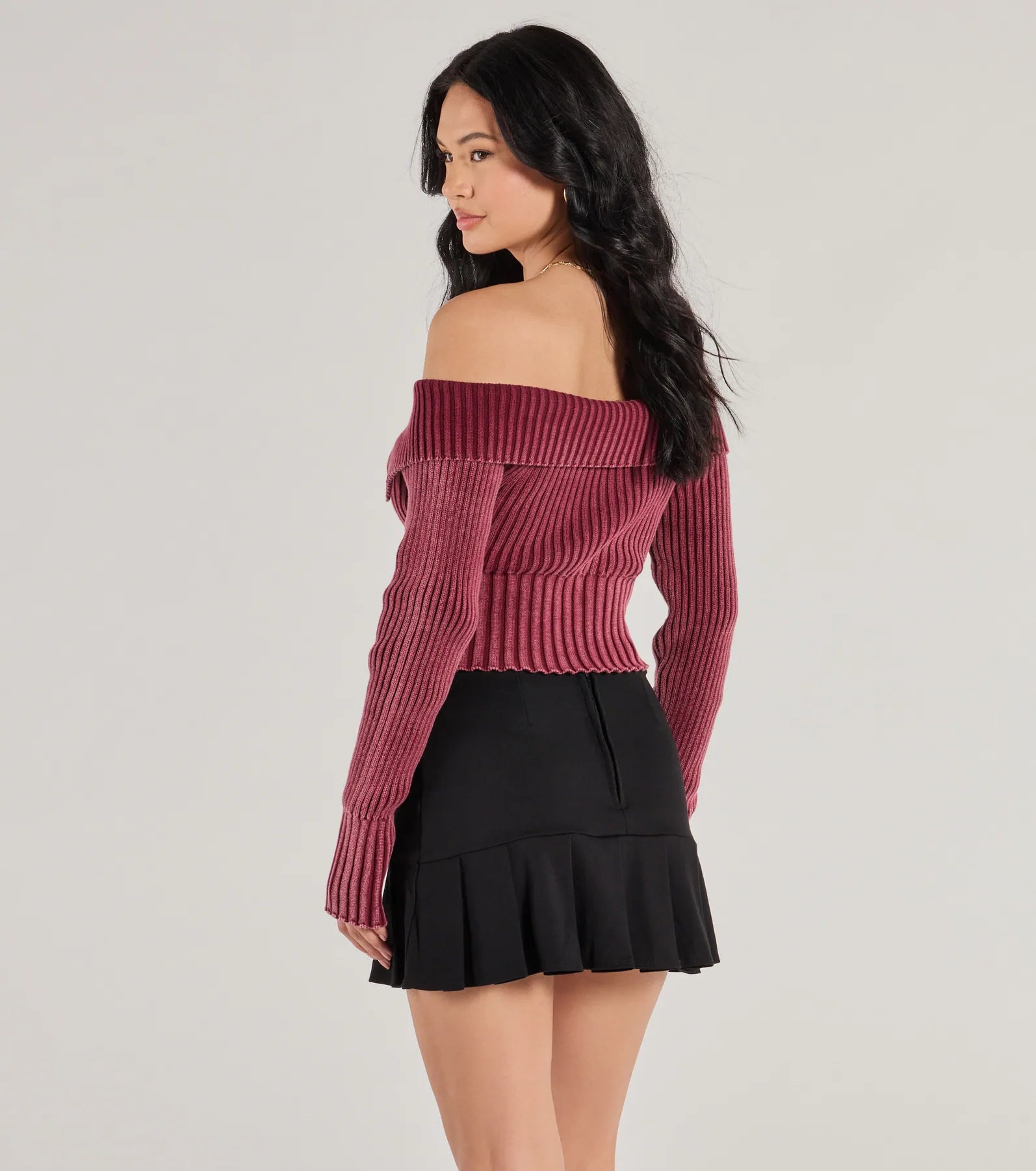Trendsetting Style Off-The-Shoulder Cropped Knit Top - Image 2