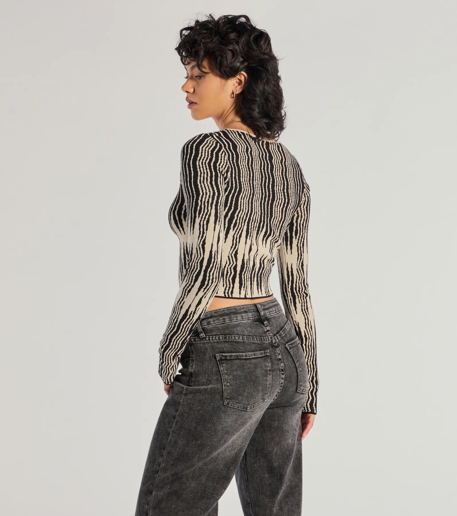 Bold Chic Abstract Striped Knit Long Sleeve Top - Image 2