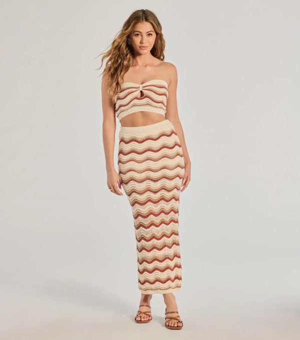Retro Chic Wavy Striped Crochet Tube Top - Image 3