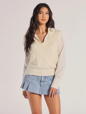 Chic Allure Checkered Knit Sleeveless Vest