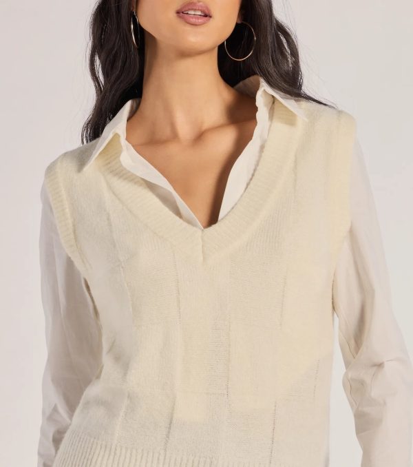 Chic Allure Checkered Knit Sleeveless Vest - Image 4