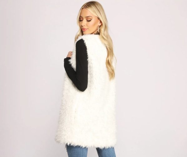 Chic Fashionista Faux Fur Vest - Image 2