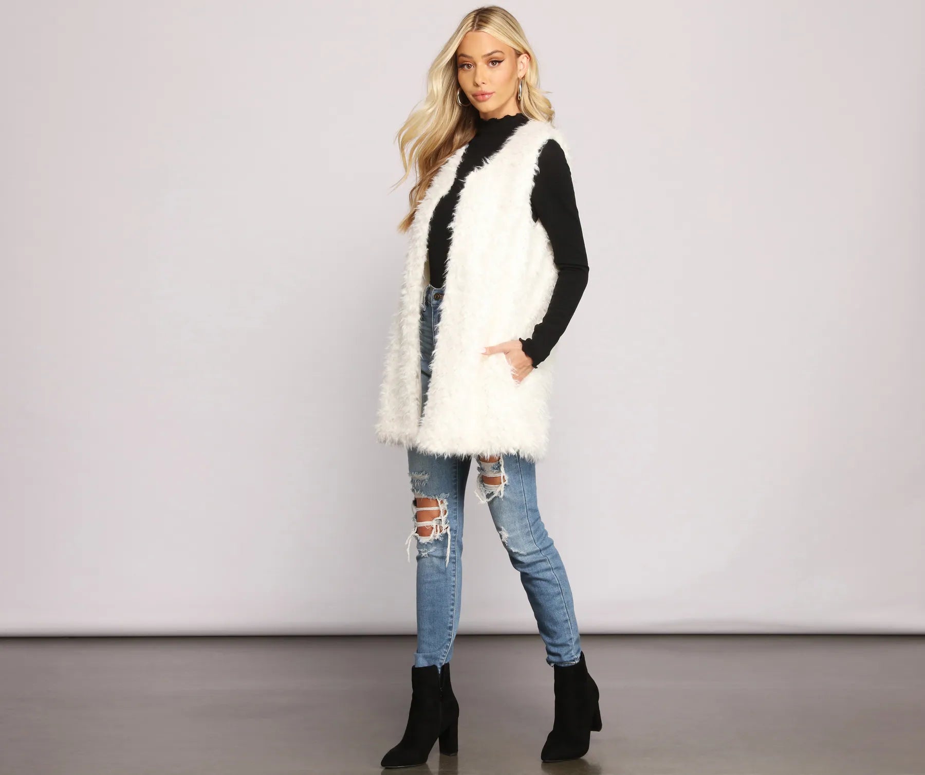 Chic Fashionista Faux Fur Vest - Image 4