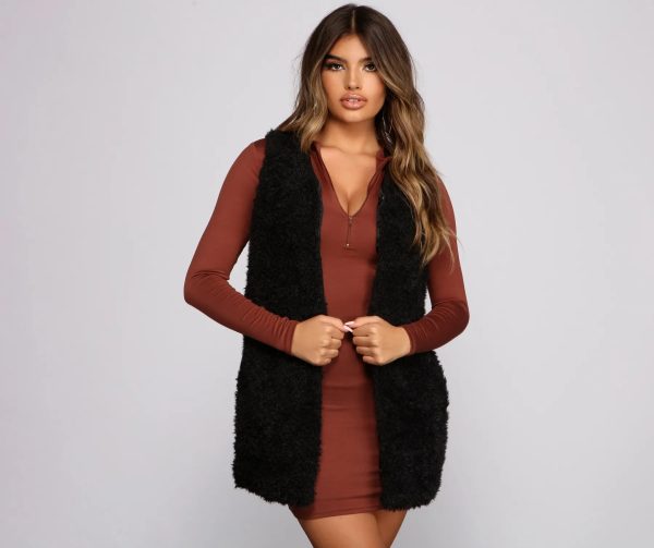 Chic Fashionista Faux Fur Vest - Image 9