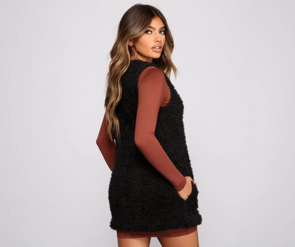 Chic Fashionista Faux Fur Vest - Image 10