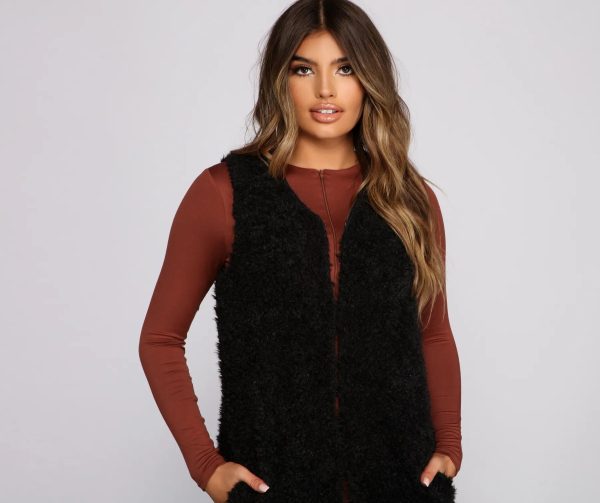 Chic Fashionista Faux Fur Vest - Image 11