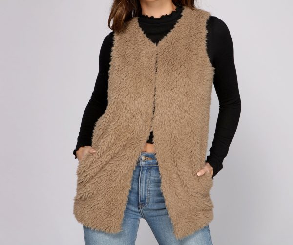 Chic Fashionista Faux Fur Vest - Image 7