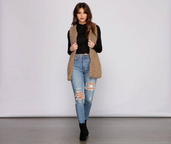 Chic Fashionista Faux Fur Vest - Image 8